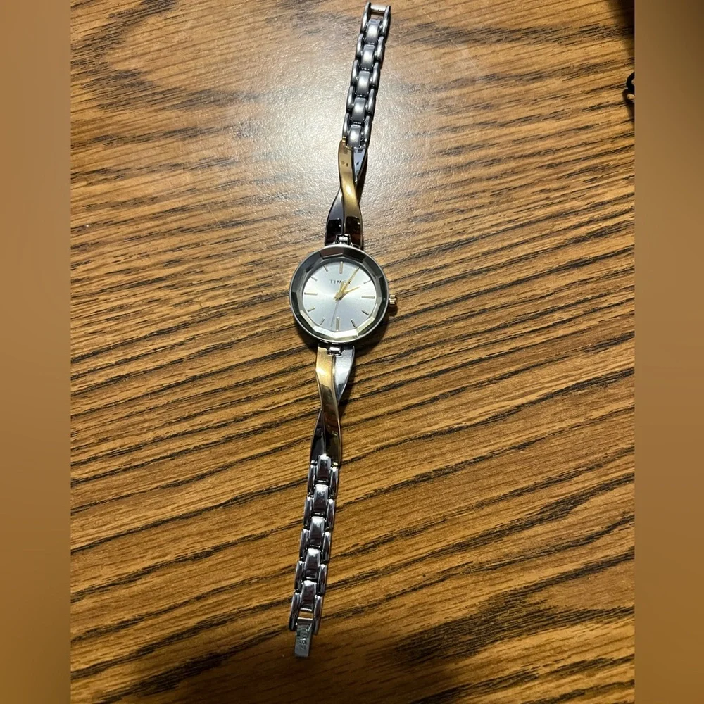 NIB Timex Gold and Silver Ladies Classic Watch ⌚️ - Picture 3 of 5